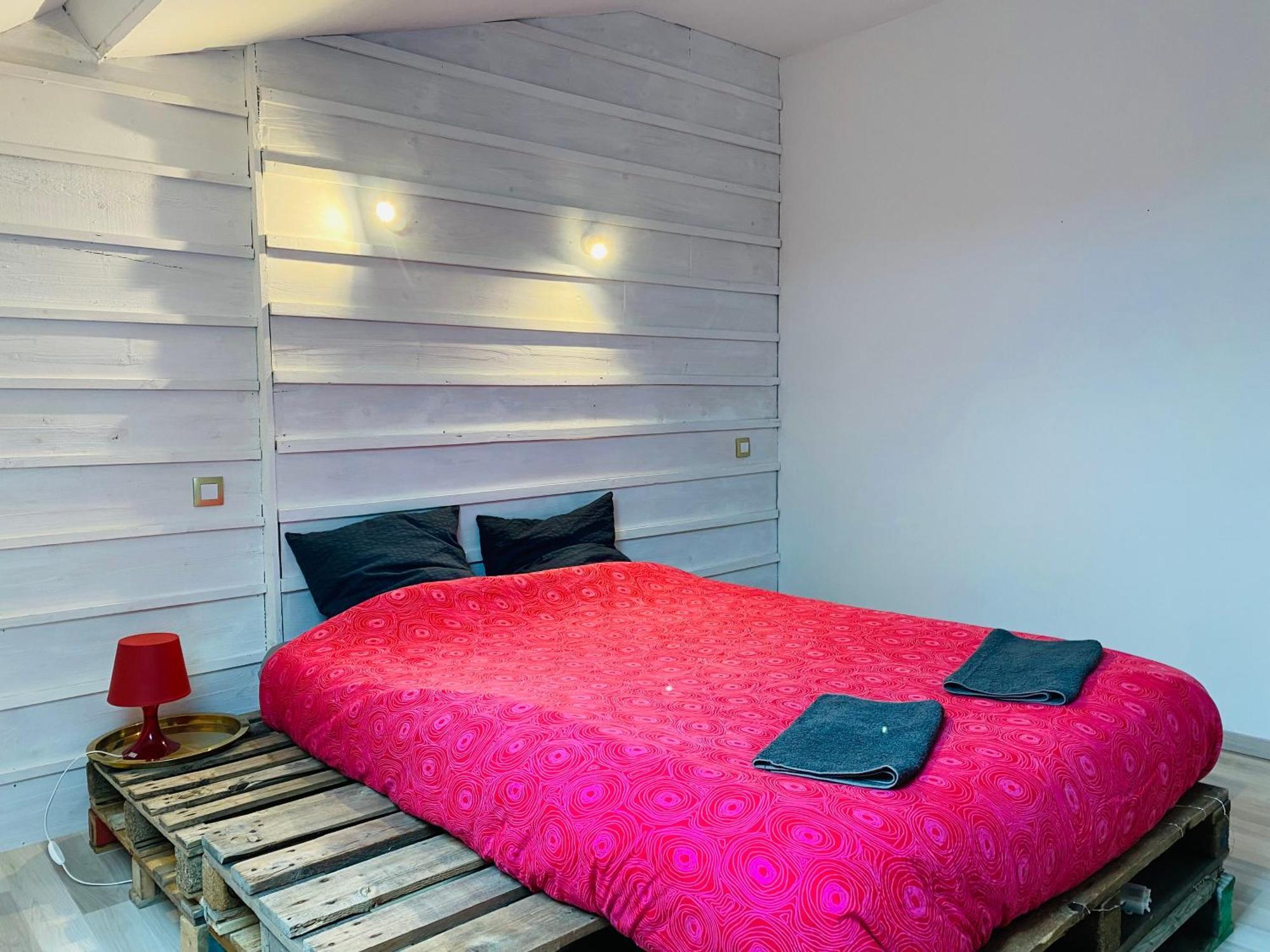 Chambre D'Hotes Dans Les Champs Jeux-Les-Bard Exterior photo